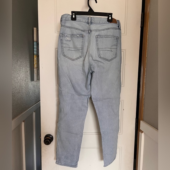 AEO Light Wash Jeans - Picture 2 of 3